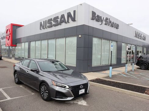 Certified 2025 Nissan Altima 2.5 SV image 1