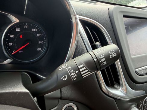 Used 2020 Chevrolet Equinox LT FWD image 27