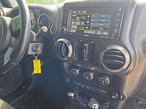 Used 2015 Jeep Wrangler Unlimited Sport w/ Quick Order Package 24S AWD/4WD image 28