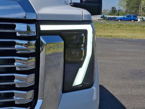 Certified 2024 GMC Sierra 2500 Denali w/ Denali Reserve Package AWD/4WD image 9
