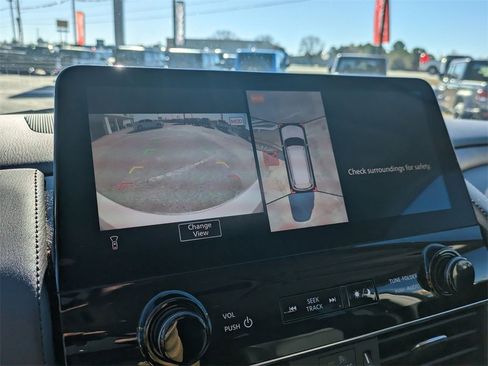 Used 2024 Nissan Armada SL w/ Captain's Chairs Package image 20