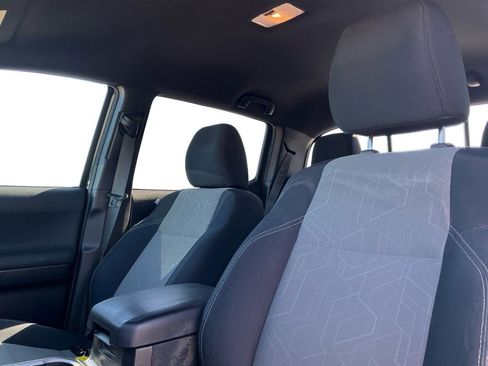 Used 2020 Toyota Tacoma TRD Off-Road w/ Technology Package AWD/4WD image 24