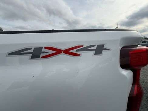 Used 2022 Chevrolet Silverado 2500 Custom w/ Custom Value Package image 8