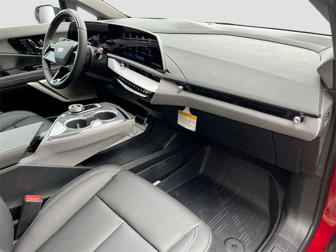 New 2026 Cadillac Optiq Sport 2 w/ LPO, Floor Liner Package image 30