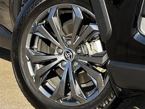 Used 2024 Toyota RAV4 Limited image 30