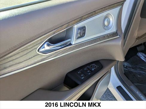 Used 2016 Lincoln MKX Reserve w/ Luxury Package image 11