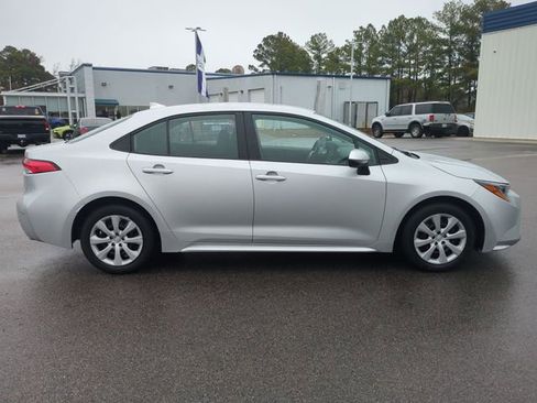 Used 2024 Toyota Corolla LE image 2