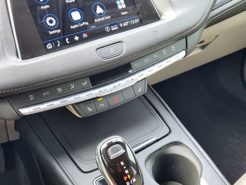 Used 2020 Cadillac XT4 Luxury w/ Cold Weather Package image 18