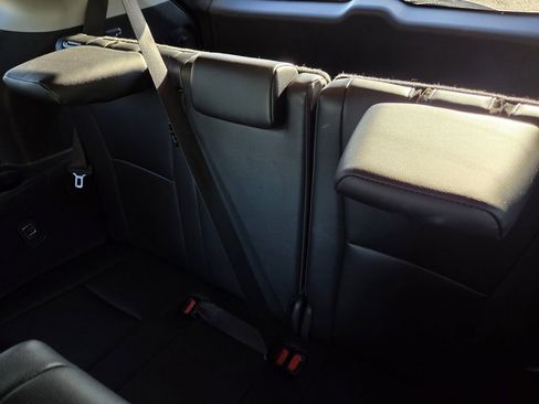 Used 2024 Toyota Highlander XLE AWD/4WD image 20