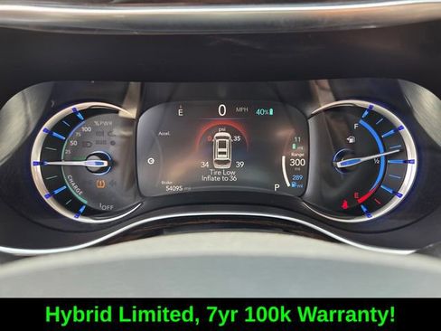 Used 2023 Chrysler Pacifica Limited FWD image 32