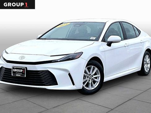 Used 2025 Toyota Camry LE FWD image 1