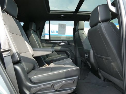 Used 2025 GMC Yukon Elevation w/ Technology Package AWD/4WD image 16