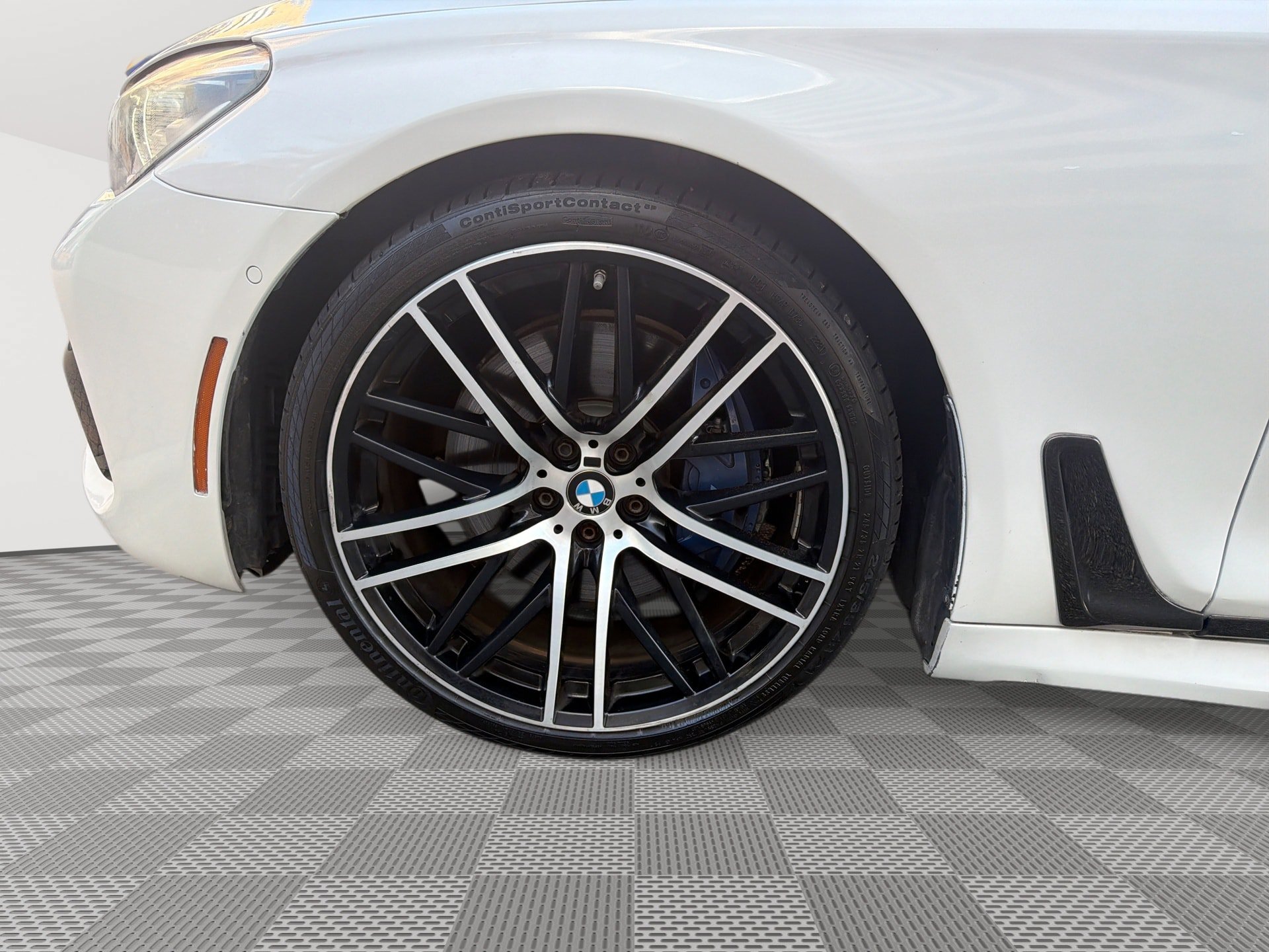 Used 2018 BMW 750i w/ Executive Package RWD image 19