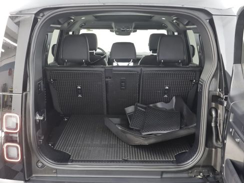 Certified 2026 Land Rover Defender 110 X-Dynamic SE AWD/4WD image 18