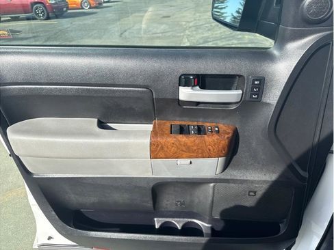 Used 2013 Toyota Tundra Platinum image 31