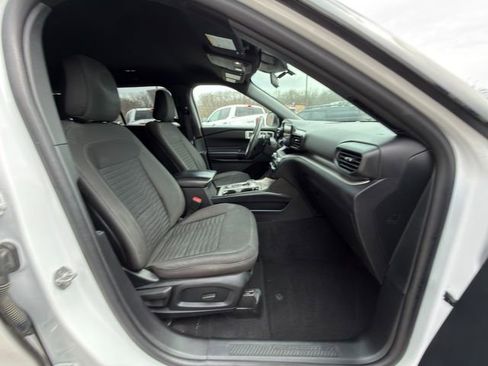 Used 2020 Ford Explorer XLT image 9