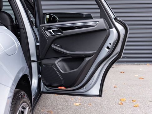 Certified 2026 Porsche Macan Base image 29