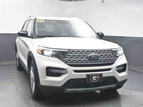 Used 2024 Ford Explorer Limited w/ Limited Technology Package RWD image 2