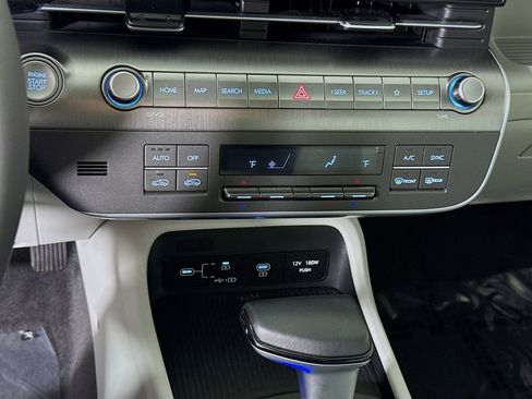 Certified 2025 Hyundai Kona SEL AWD/4WD image 9