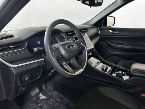 Used 2023 Jeep Grand Cherokee L Laredo image 9