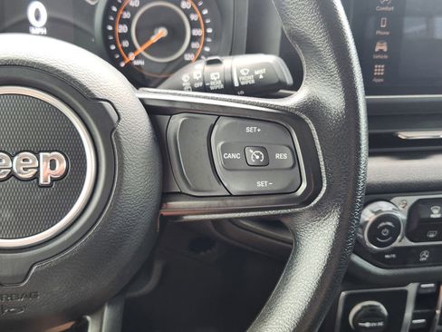 Used 2025 Jeep Wrangler Sport image 31