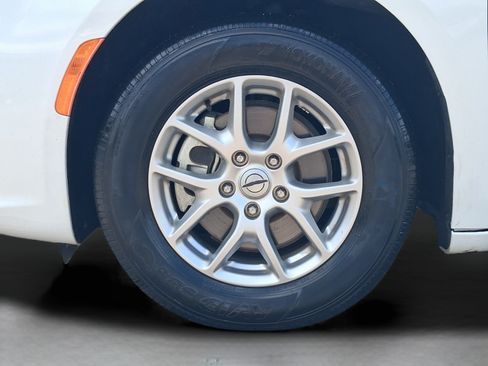 Used 2024 Chrysler Pacifica Touring-L FWD image 30