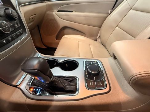 Used 2018 Jeep Grand Cherokee Overland image 38