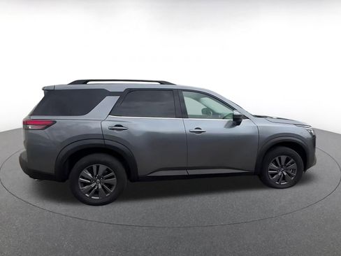Used 2025 Nissan Pathfinder SV image 16