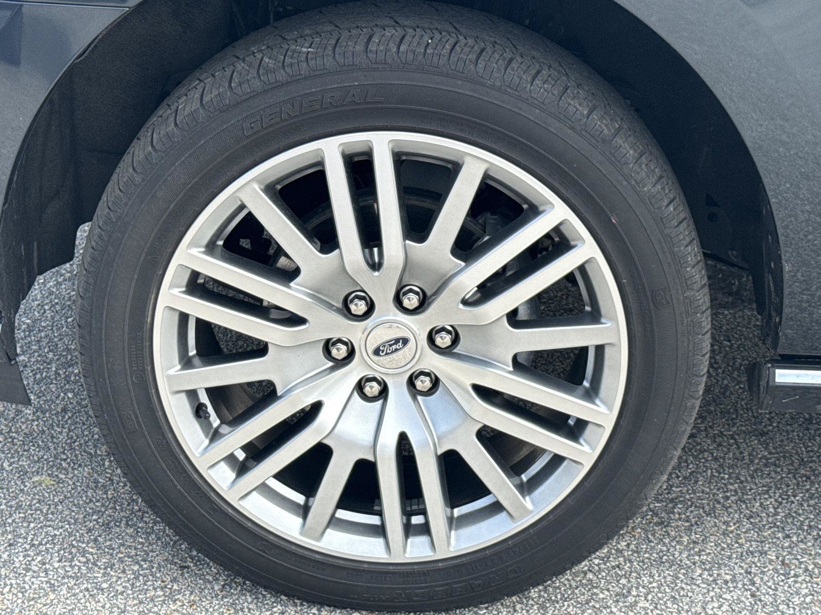 Used 2024 Ford Expedition Platinum AWD/4WD image 12
