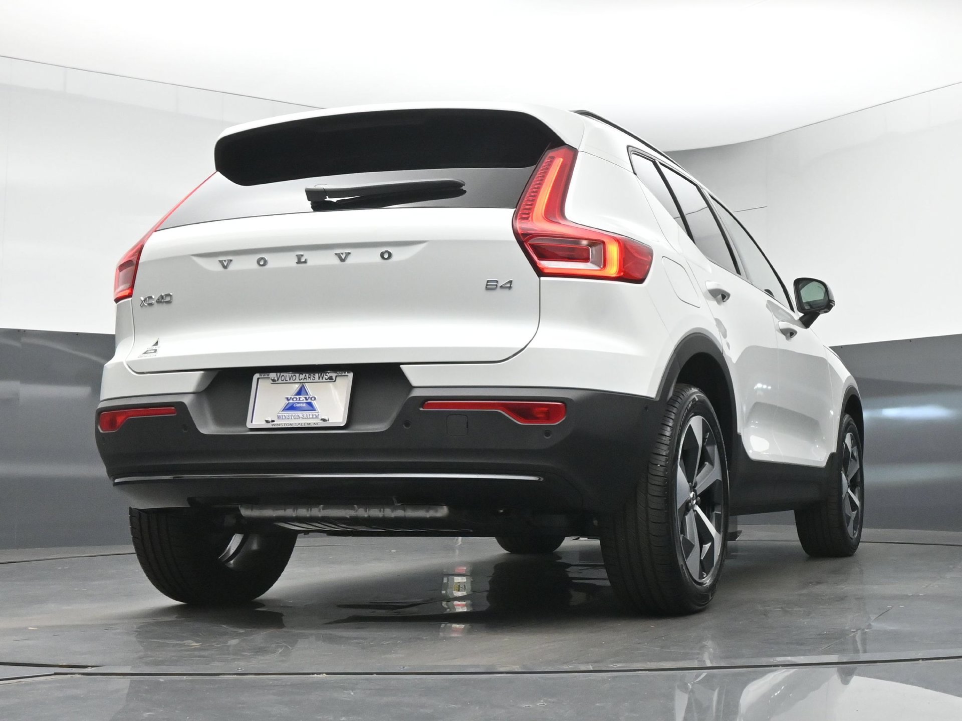 New 2026 Volvo XC40 B4 Plus w/ Protection Package Premier FWD image 41