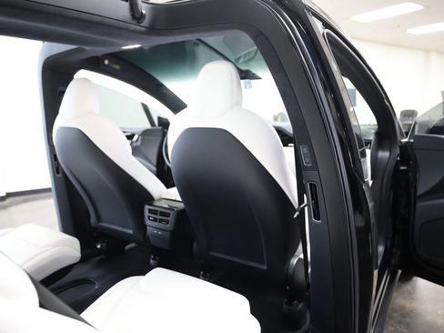 Used 2020 Tesla Model X image 42