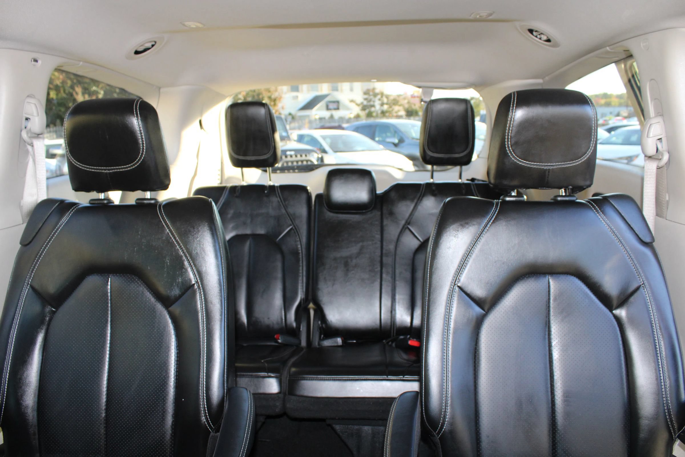 Used 2023 Chrysler Pacifica Touring-L FWD image 11
