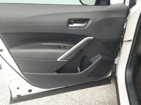 Used 2024 Toyota Corolla Cross XLE w/ Convenience Package FWD image 20