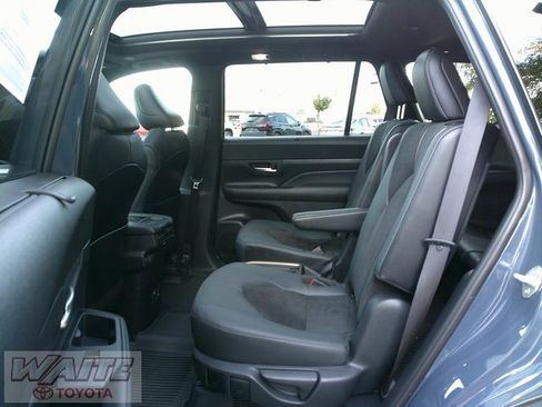 Used 2024 Toyota Grand Highlander AWD Hybrid image 28