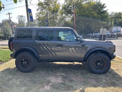 New 2025 Ford Bronco Badlands image 4