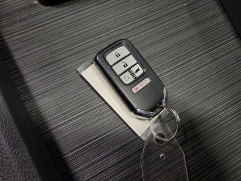 Used 2021 Honda Pilot Touring image 15