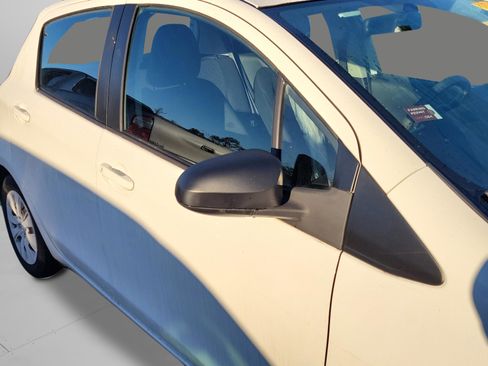 Used 2014 Toyota Yaris L image 13