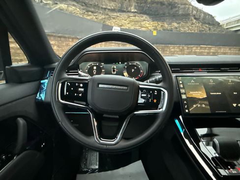 New 2025 Land Rover Range Rover Sport SE image 12