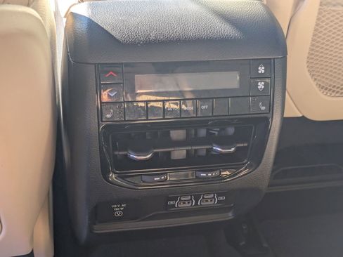 Certified 2024 Jeep Grand Cherokee L Limited w/ Luxury Tech Group II image 27