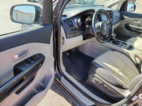 Used 2019 Kia Sedona EX image 6
