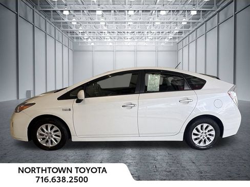 Used 2013 Toyota Prius Prime Plug-In Hybrid FWD image 2