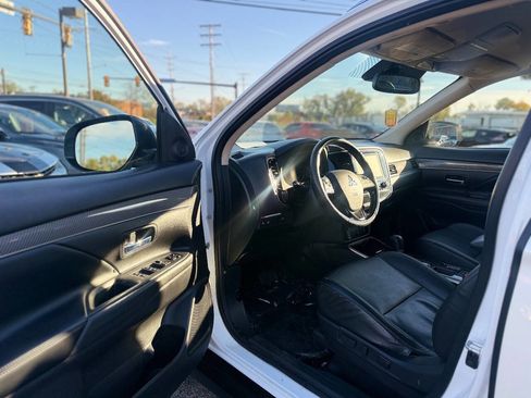 Used 2020 Mitsubishi Outlander SEL image 9