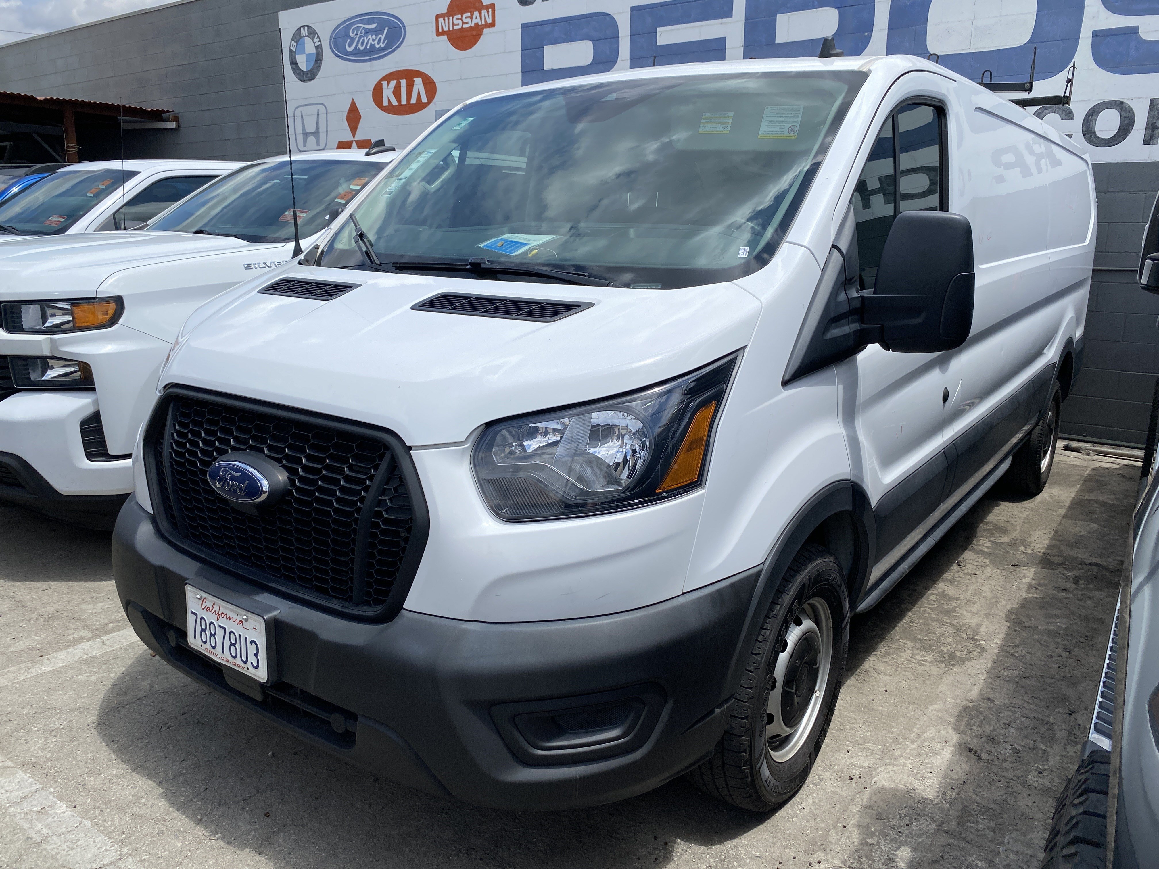 Used 2023 Ford Transit 250 Low Roof RWD image 2