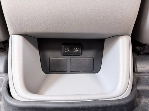 Used 2019 Toyota Highlander LE w/ Protection Package #3 AWD/4WD image 24