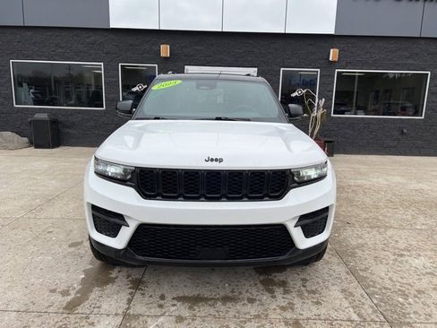 Certified 2023 Jeep Grand Cherokee Altitude image 2