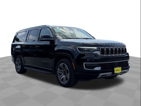 Used 2024 Jeep Wagoneer L Series II w/ Flexible Seating Group RWD image 7