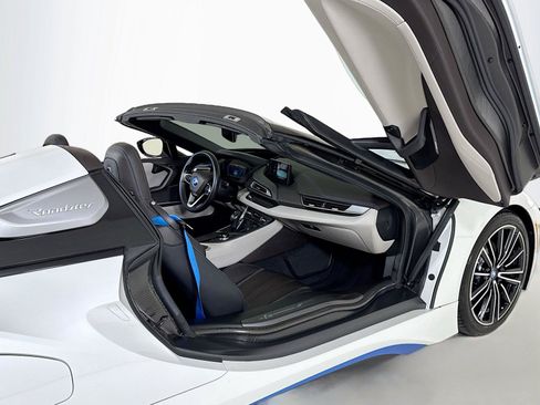 Used 2019 BMW i8 Roadster AWD/4WD image 26