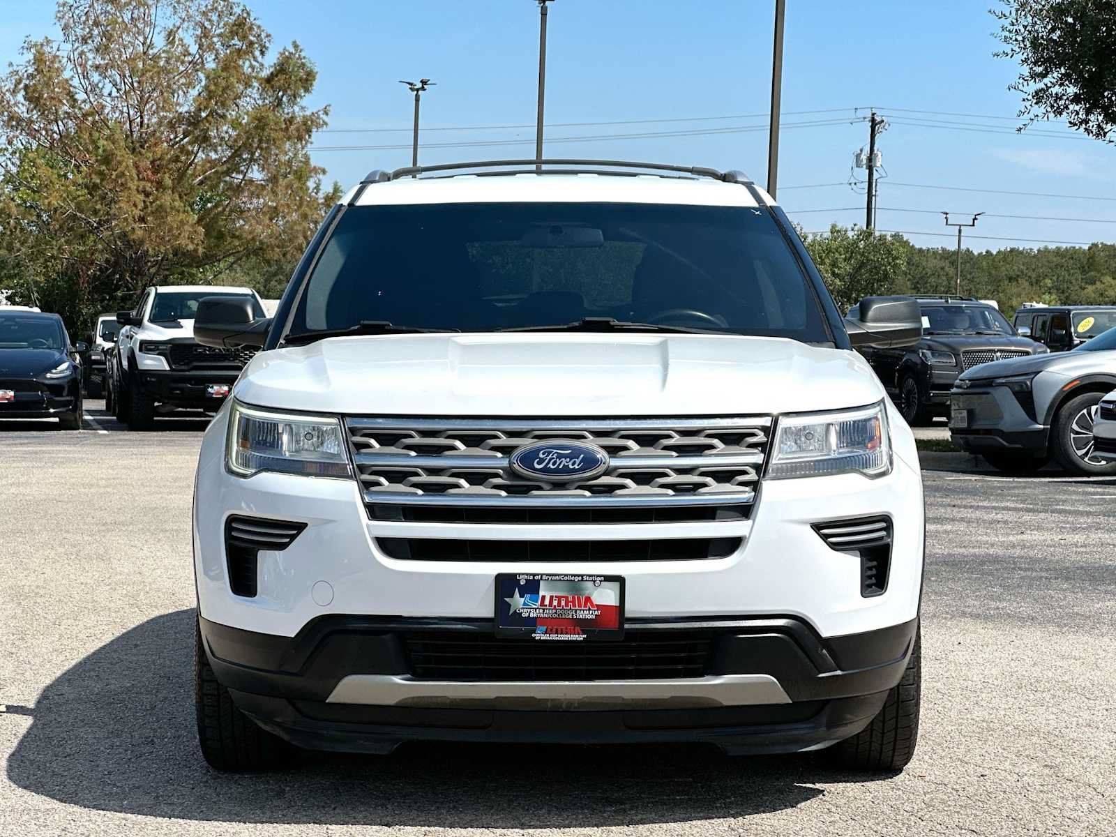 Used 2018 Ford Explorer XLT AWD/4WD image 10