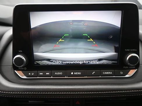 Used 2024 Nissan Rogue S AWD/4WD image 3
