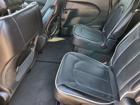 Used 2026 Chrysler Pacifica Limited AWD/4WD image 31